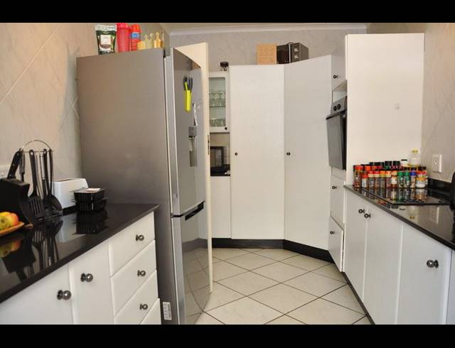 3 BEDROOM TOWNHOUSE FOR SALE IN EDENBURG